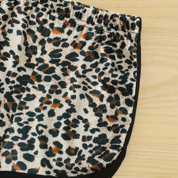 New 2 Piece Purple Graphic Tee and Leopard Print Shorts Set Size 5/6 - Picture 7 of 8